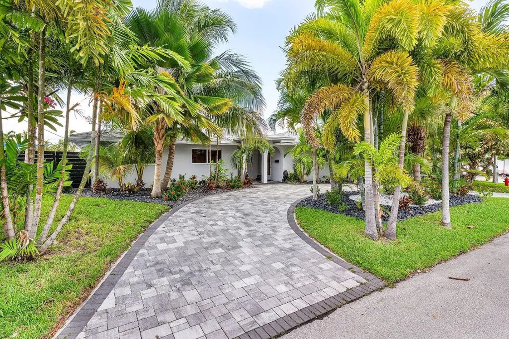 2200 SE 9th Street Pompano Beach FL 33062