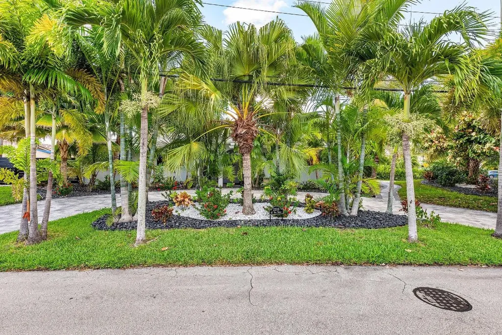 2200 SE 9th Street Pompano Beach FL 33062