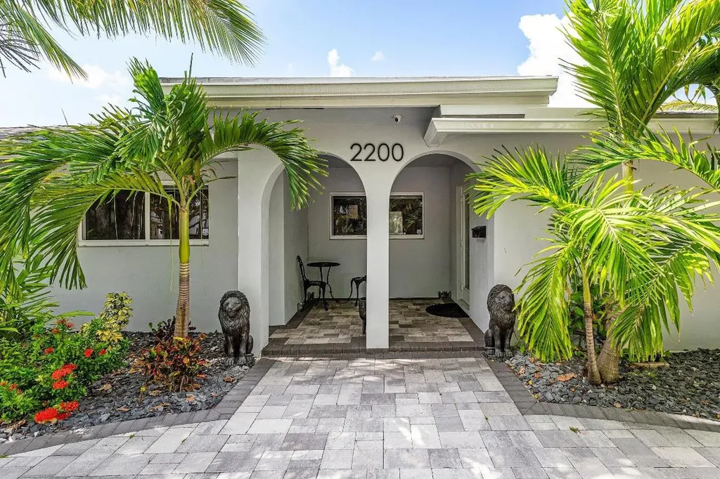 2200 SE 9th Street Pompano Beach FL 33062