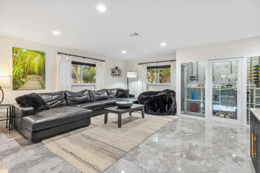 2200 SE 9th Street Pompano Beach FL 33062