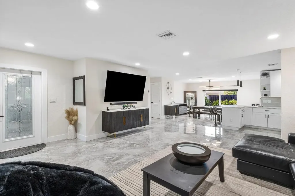 2200 SE 9th Street Pompano Beach FL 33062