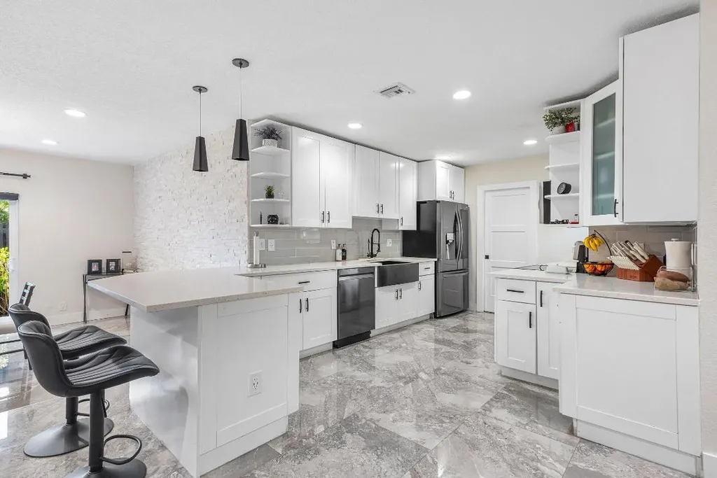 2200 SE 9th Street Pompano Beach FL 33062