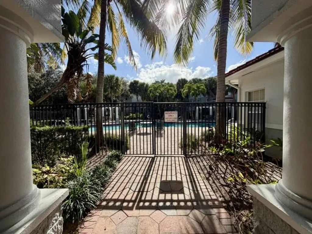 5016 Lantana Road Lake Worth FL 33463