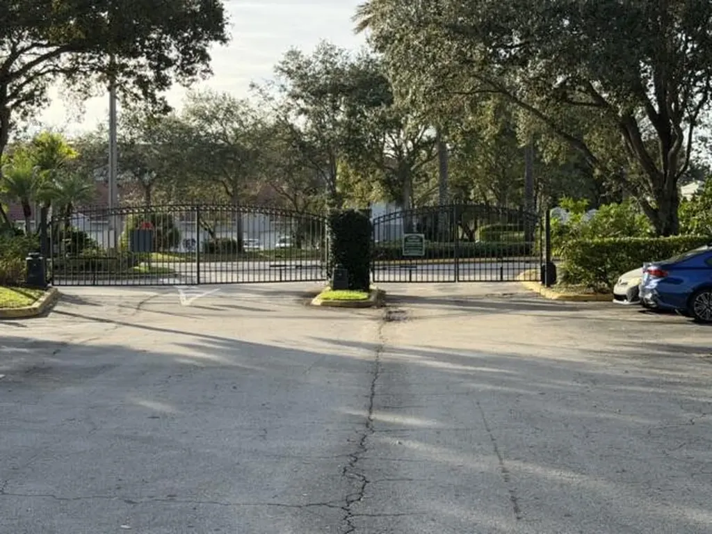 5016 Lantana Road Lake Worth FL 33463