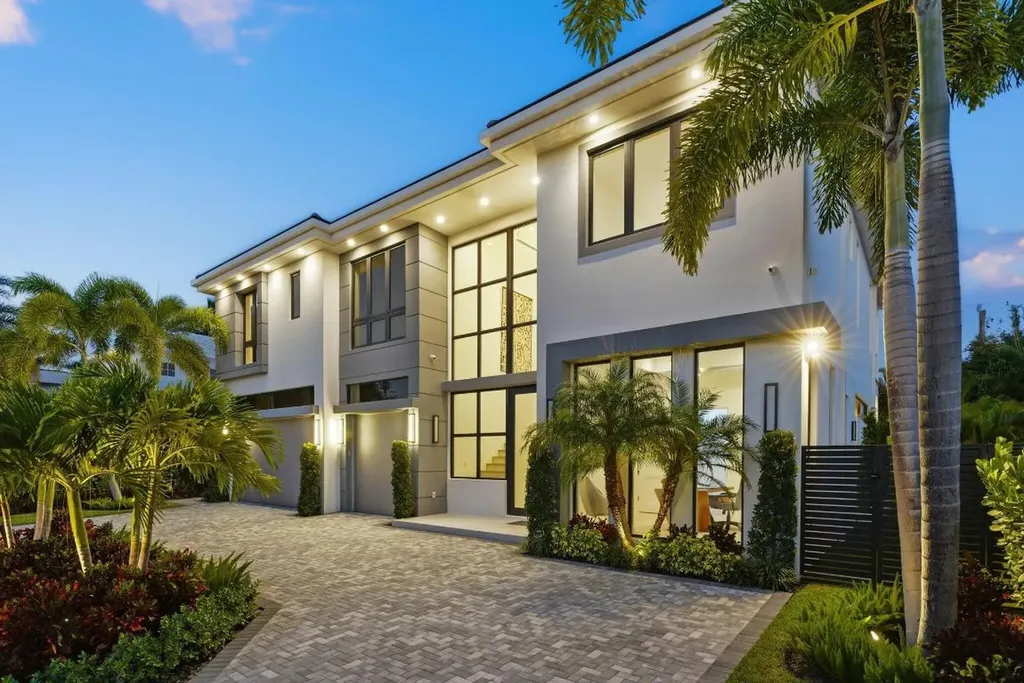 1050 NE 3rd Avenue Boca Raton FL 33432