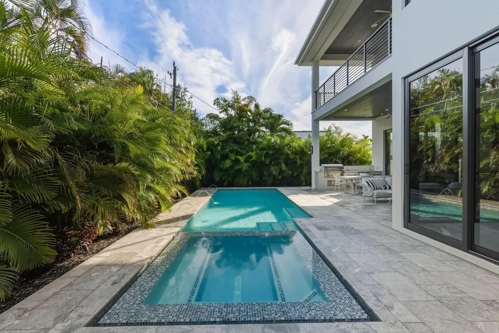1050 NE 3rd Avenue Boca Raton FL 33432