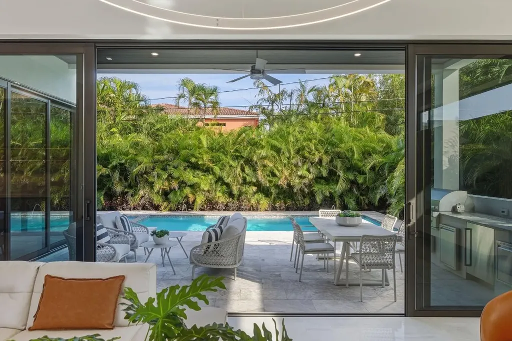 1050 NE 3rd Avenue Boca Raton FL 33432