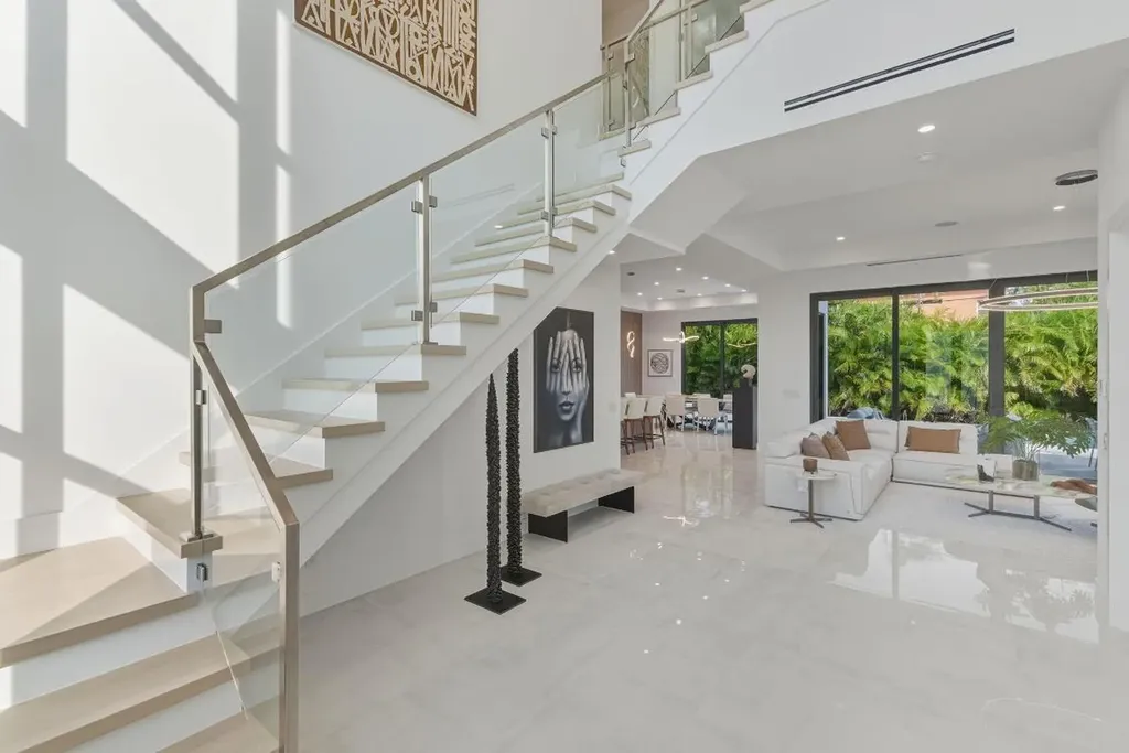 1050 NE 3rd Avenue Boca Raton FL 33432