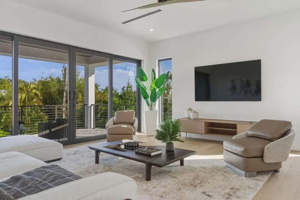 1050 NE 3rd Avenue Boca Raton FL 33432