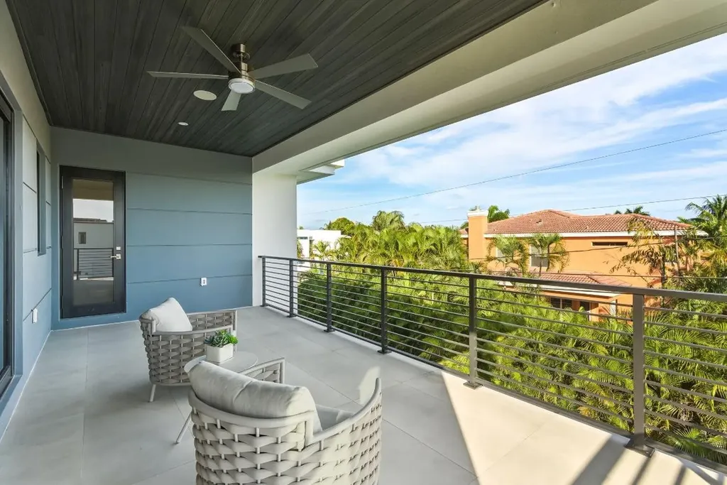 1050 NE 3rd Avenue Boca Raton FL 33432