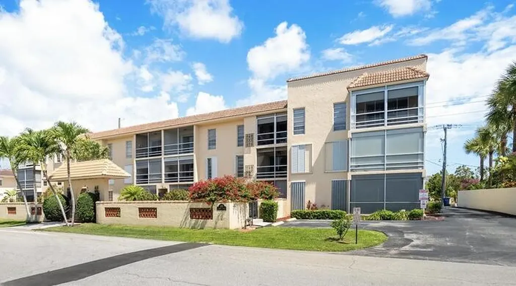 331 SW 8th Street Boca Raton FL 33432