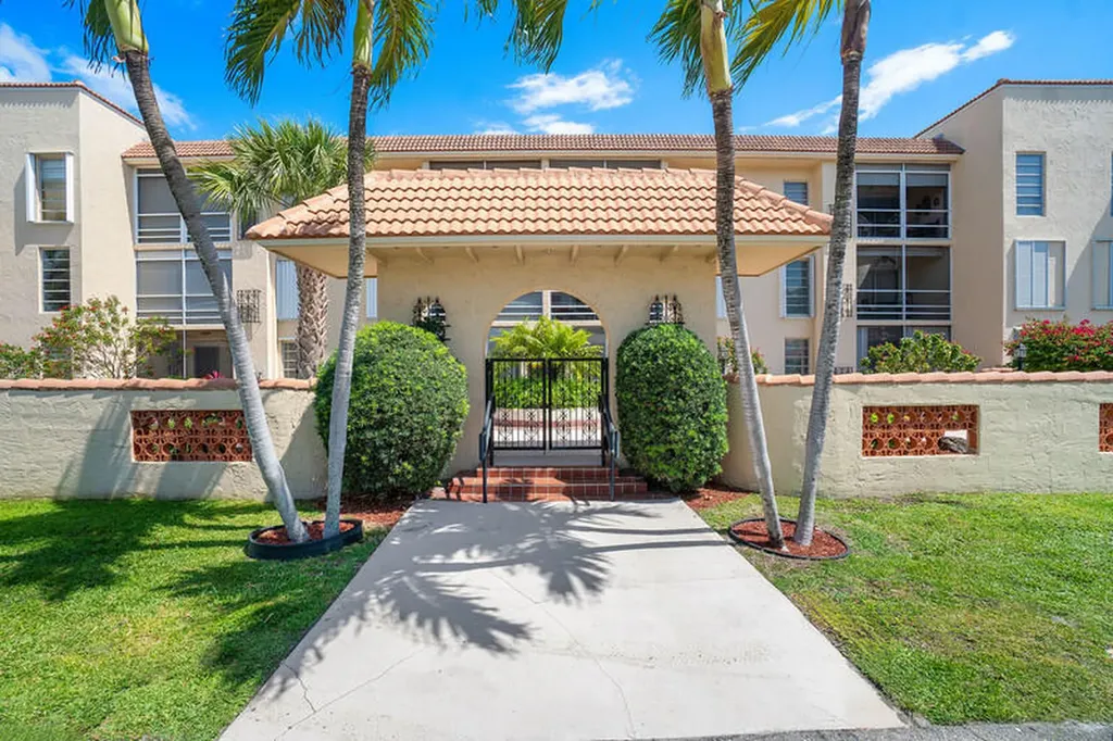 331 SW 8th Street Boca Raton FL 33432