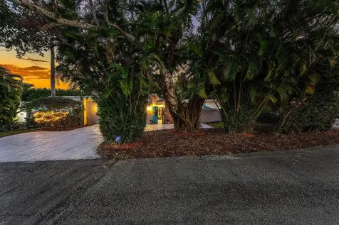 800 Lagoon Lane Lantana FL 33462