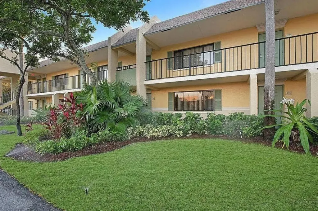 416 Meadows Circle Boynton Beach FL 33436