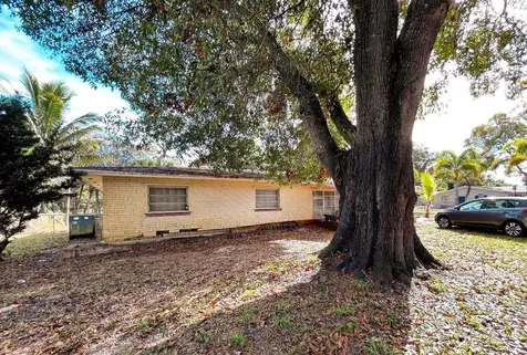 2510 Newport Drive Fort Pierce FL 34982