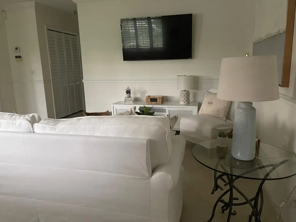 1202 Palm Trail Delray Beach FL 33483