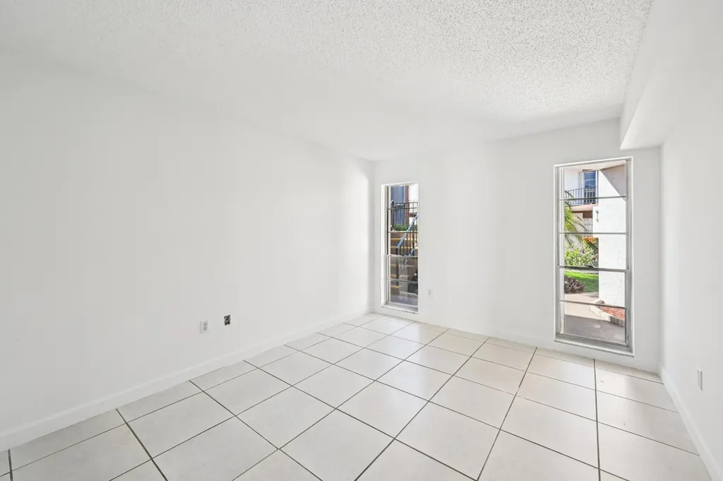 7 N Greenway Village N Royal Palm Beach FL 33411