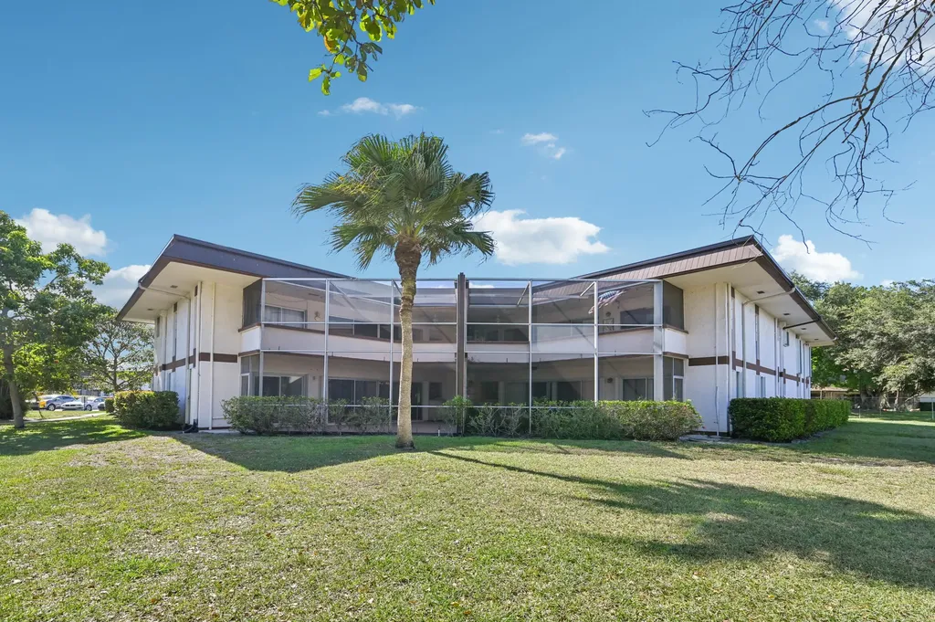 7 N Greenway Village N Royal Palm Beach FL 33411