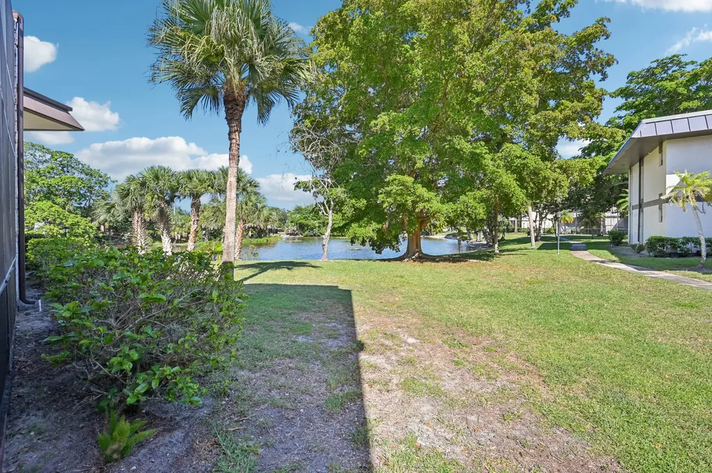 7 N Greenway Village N Royal Palm Beach FL 33411