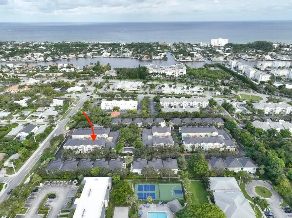 1017 W Heritage Club Circle Delray Beach FL 33483