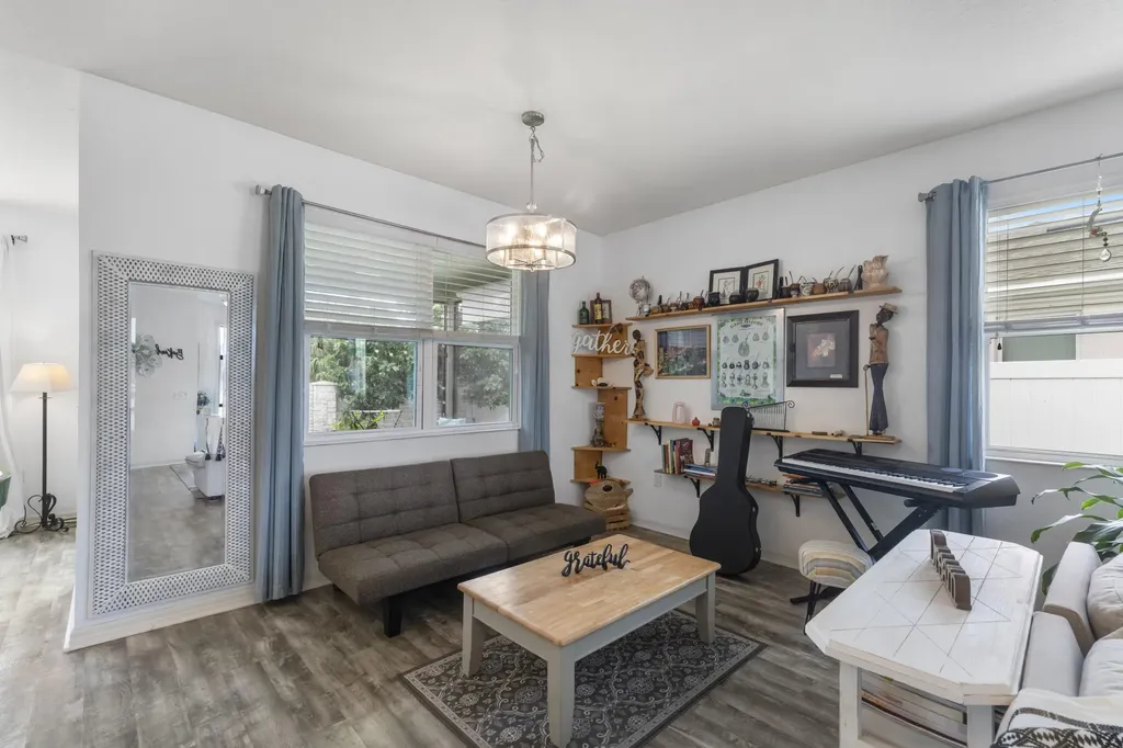 110 65th Avenue E Bradenton FL 34203