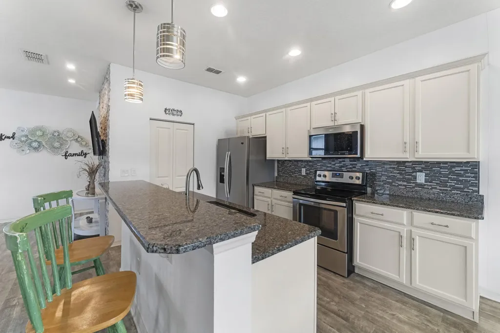110 65th Avenue E Bradenton FL 34203