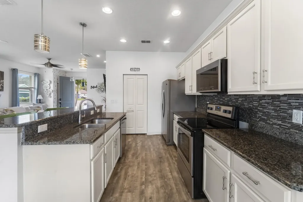 110 65th Avenue E Bradenton FL 34203