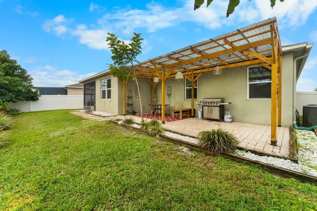 110 65th Avenue E Bradenton FL 34203