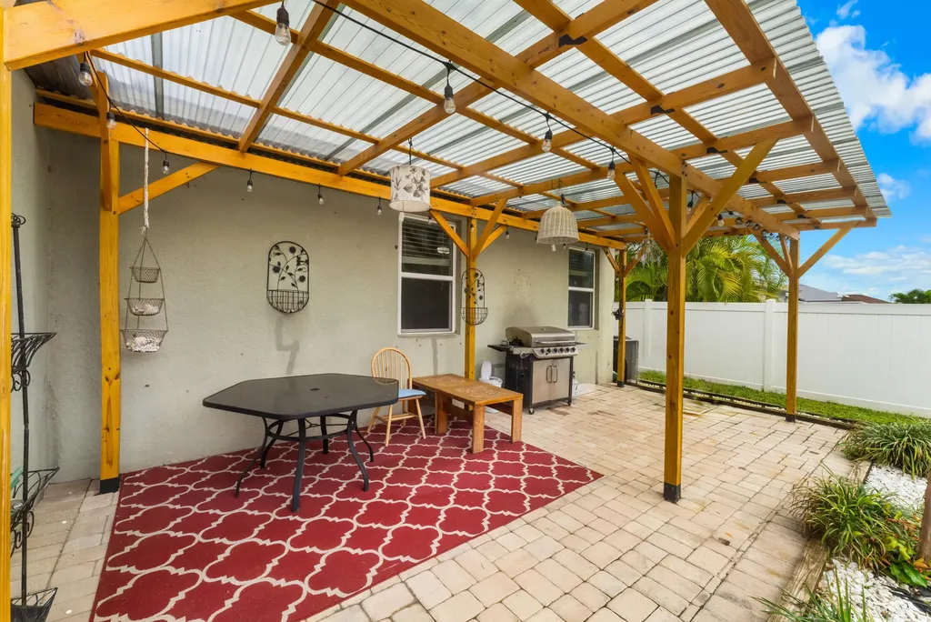 110 65th Avenue E Bradenton FL 34203