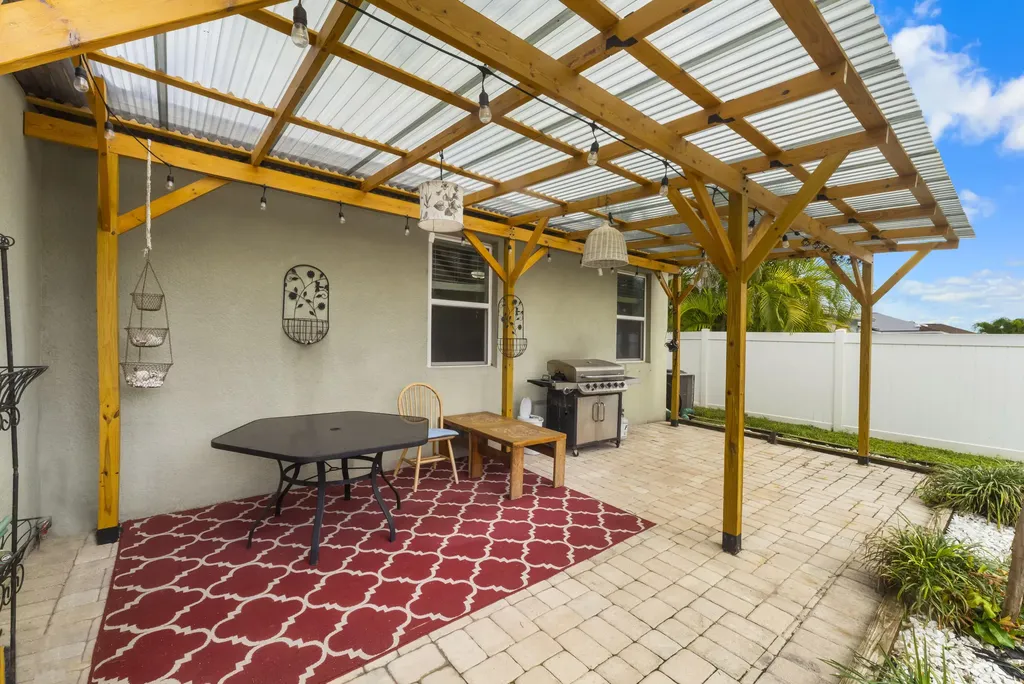 110 65th Avenue E Bradenton FL 34203