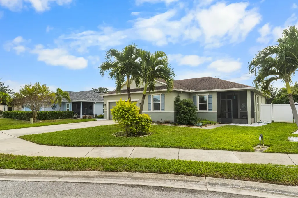 110 65th Avenue E Bradenton FL 34203