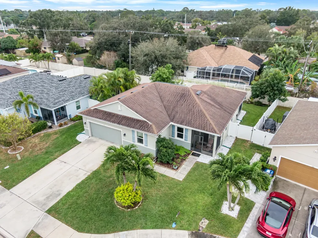110 65th Avenue E Bradenton FL 34203