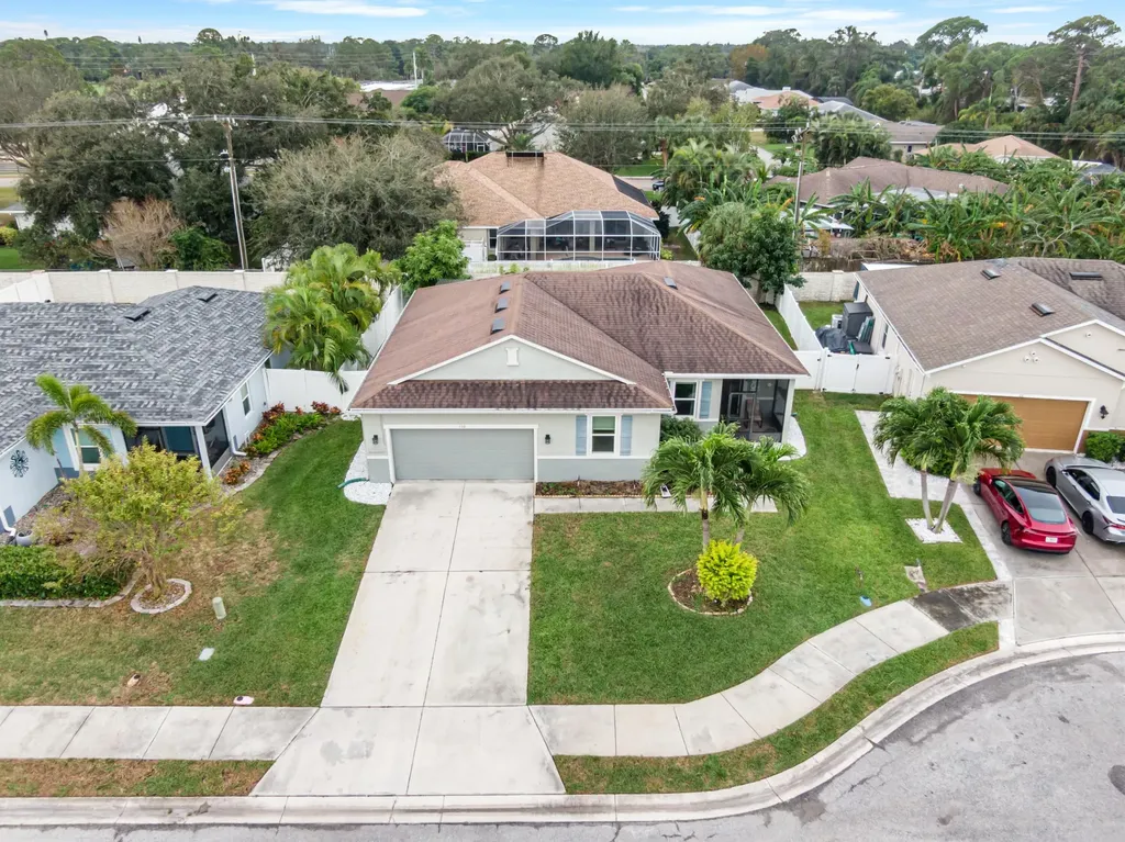110 65th Avenue E Bradenton FL 34203