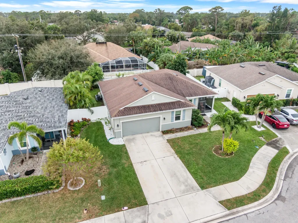 110 65th Avenue E Bradenton FL 34203