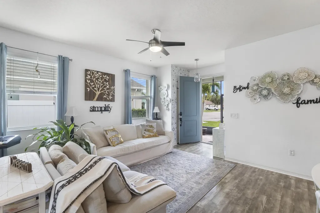 110 65th Avenue E Bradenton FL 34203