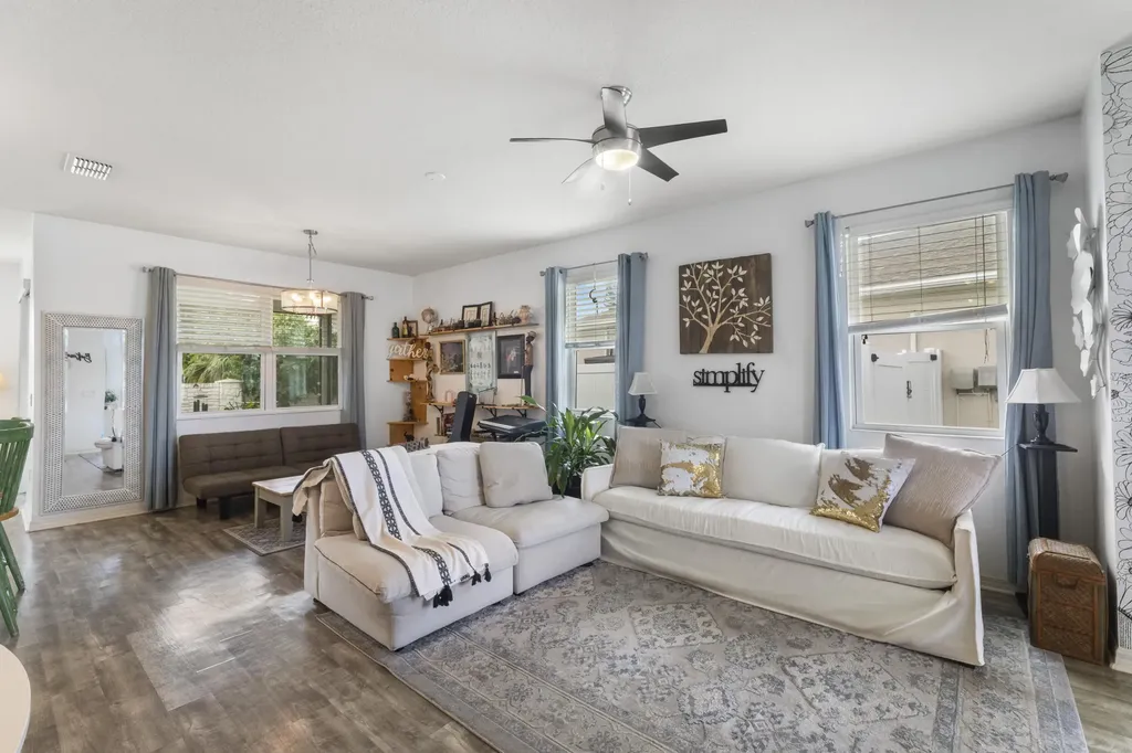 110 65th Avenue E Bradenton FL 34203