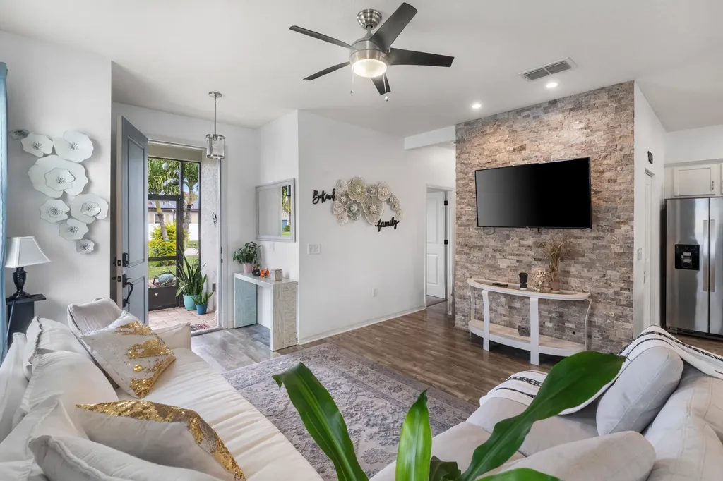 110 65th Avenue E Bradenton FL 34203