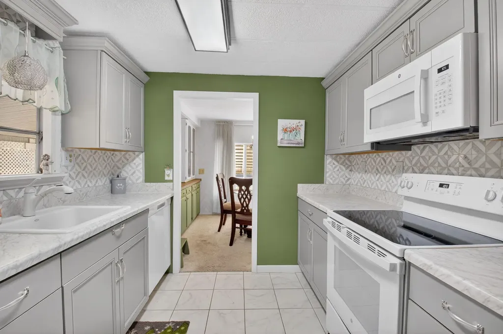 36001 Dron Bay Boynton Beach FL 33436