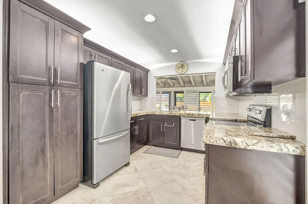 804 Foxpointe Circle Delray Beach FL 33445