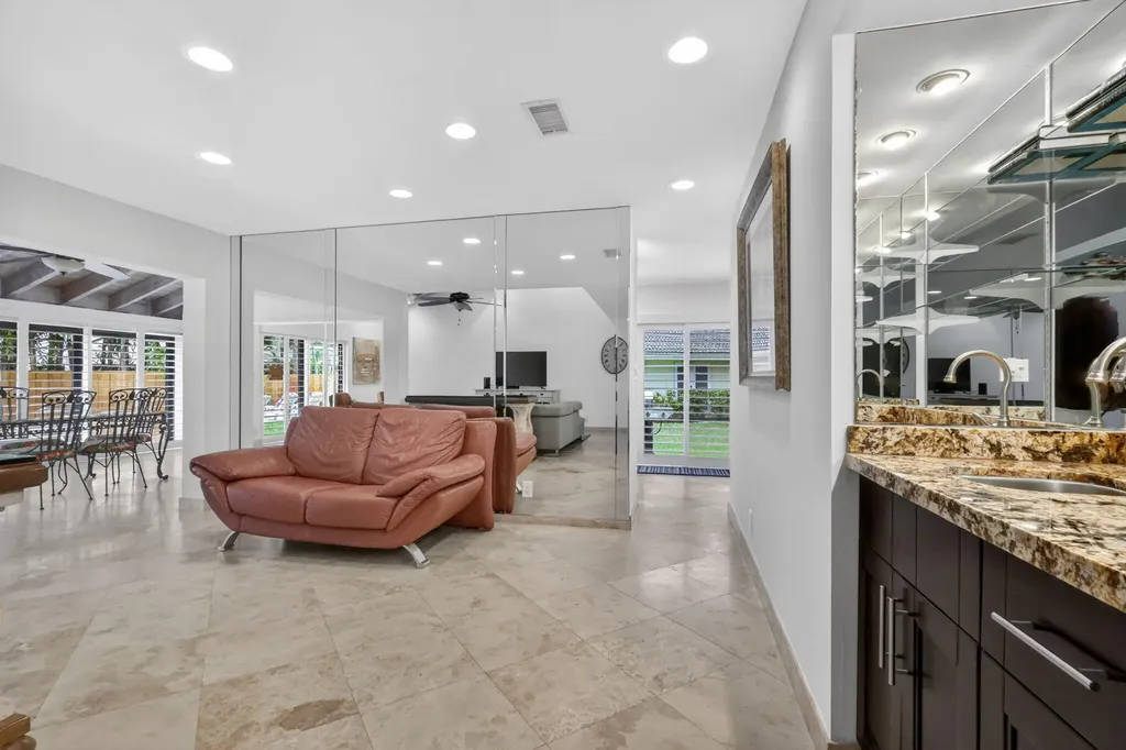 804 Foxpointe Circle Delray Beach FL 33445
