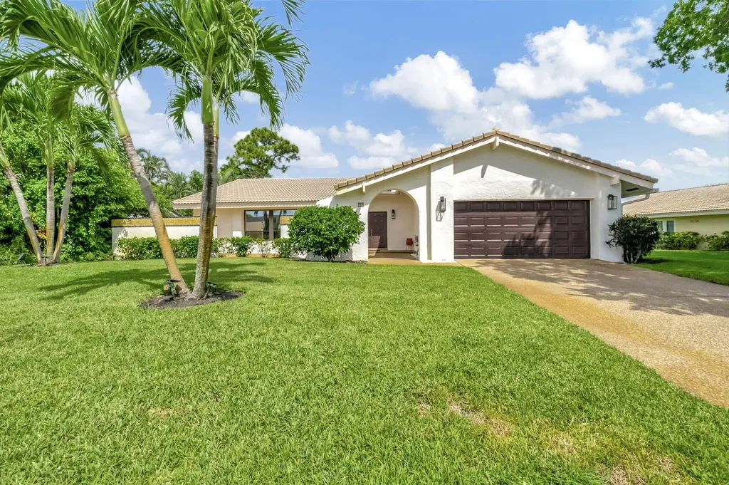 804 Foxpointe Circle Delray Beach FL 33445