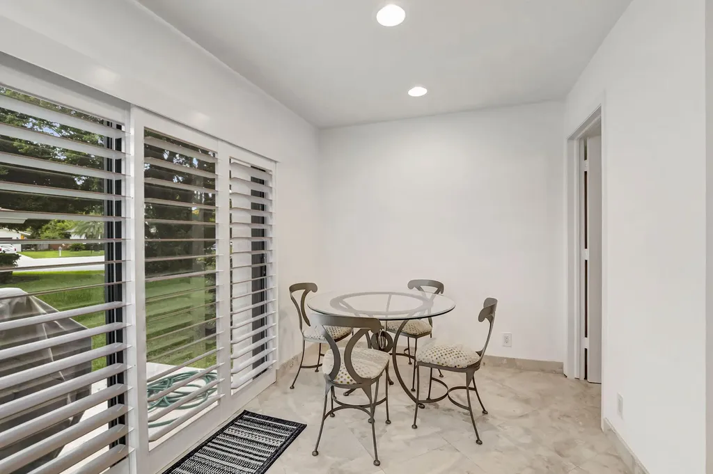 804 Foxpointe Circle Delray Beach FL 33445