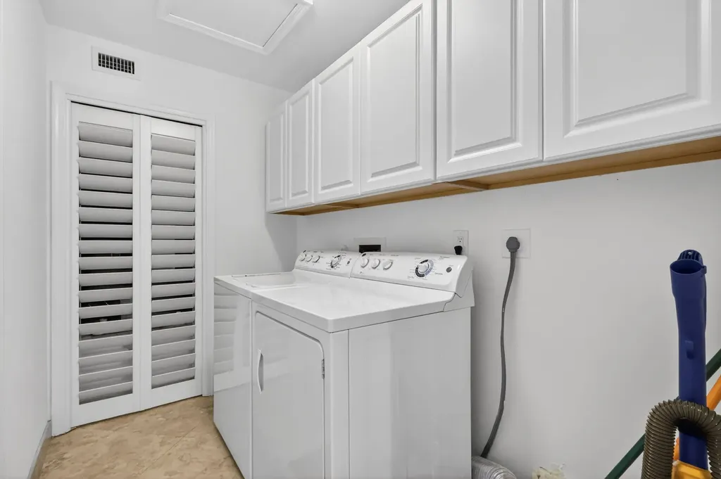 804 Foxpointe Circle Delray Beach FL 33445