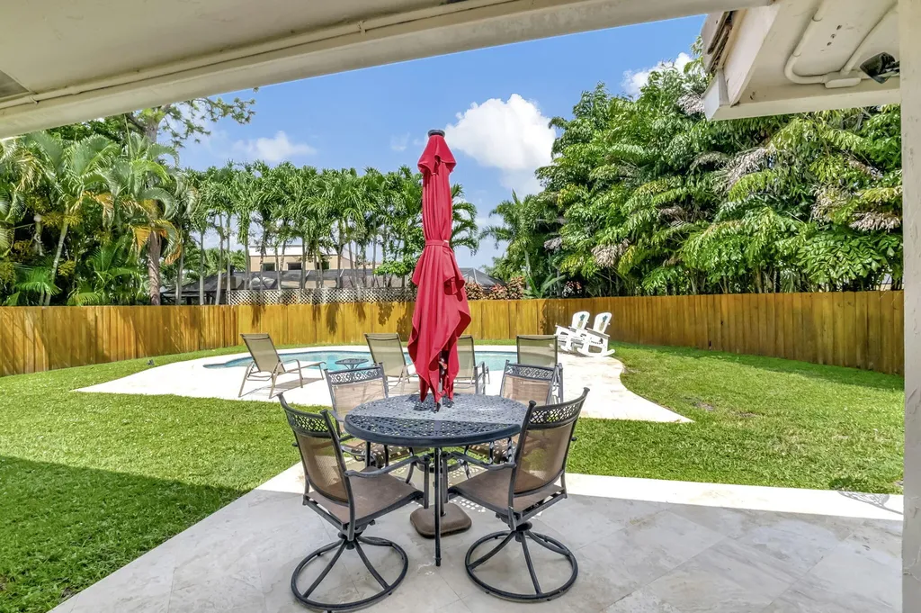 804 Foxpointe Circle Delray Beach FL 33445