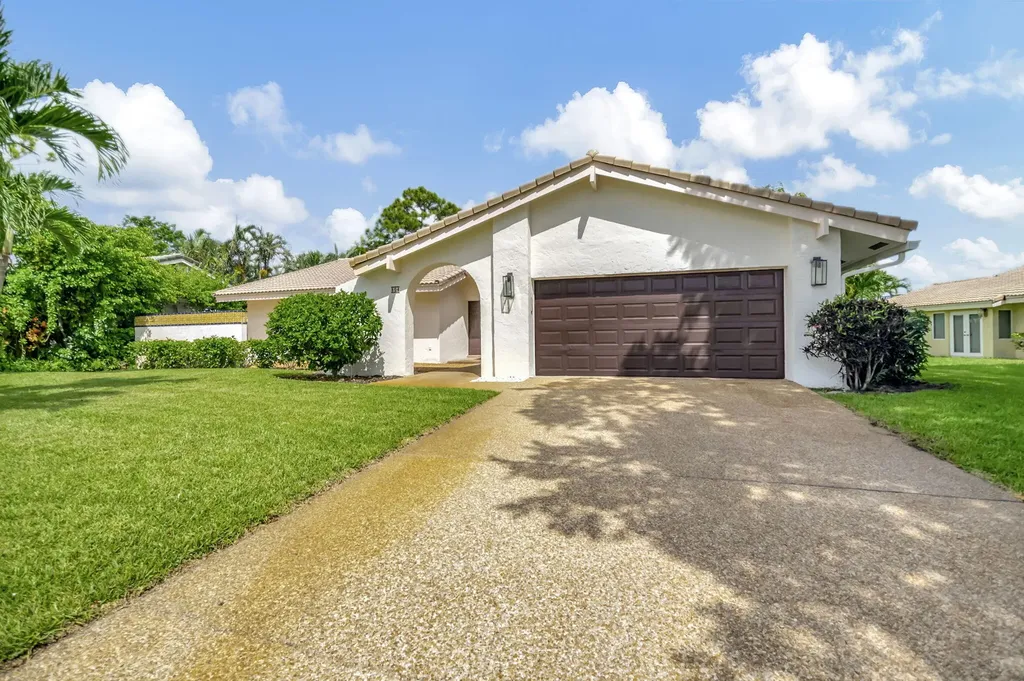 804 Foxpointe Circle Delray Beach FL 33445