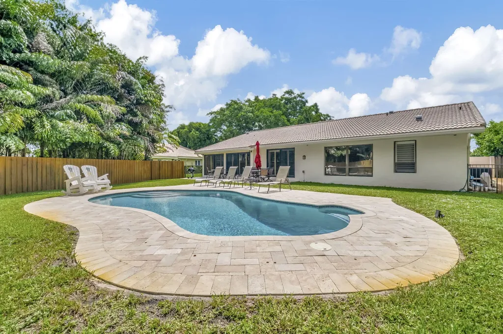 804 Foxpointe Circle Delray Beach FL 33445