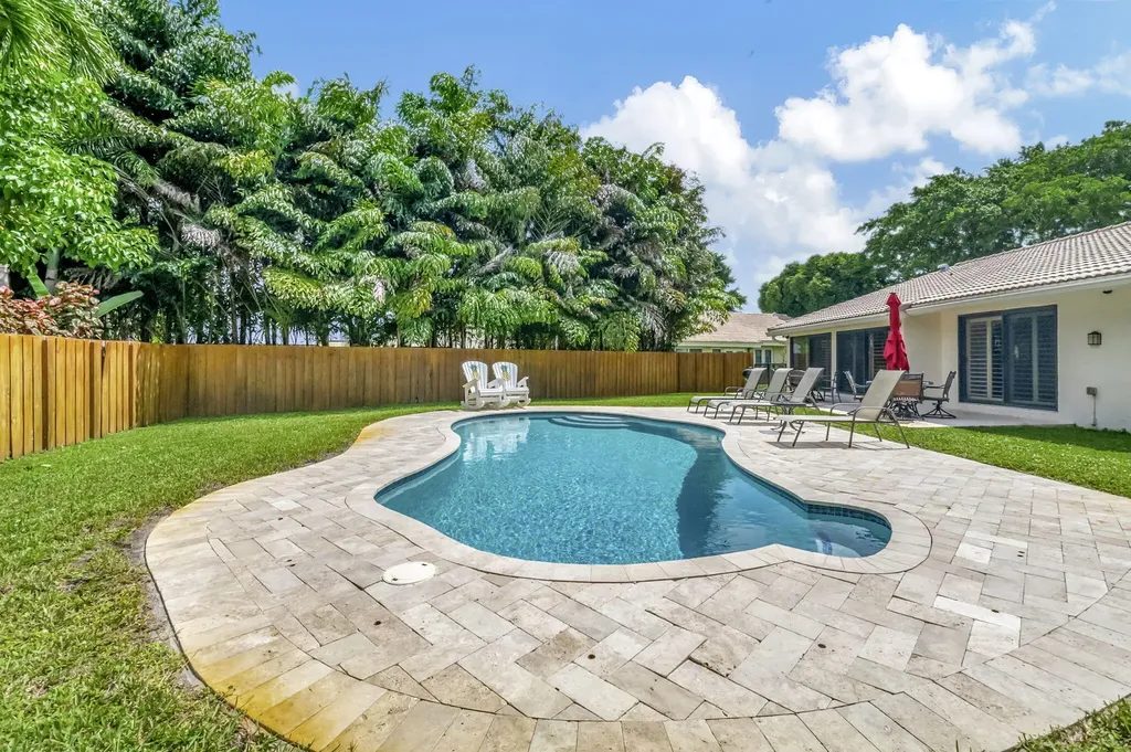 804 Foxpointe Circle Delray Beach FL 33445
