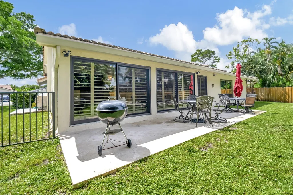 804 Foxpointe Circle Delray Beach FL 33445