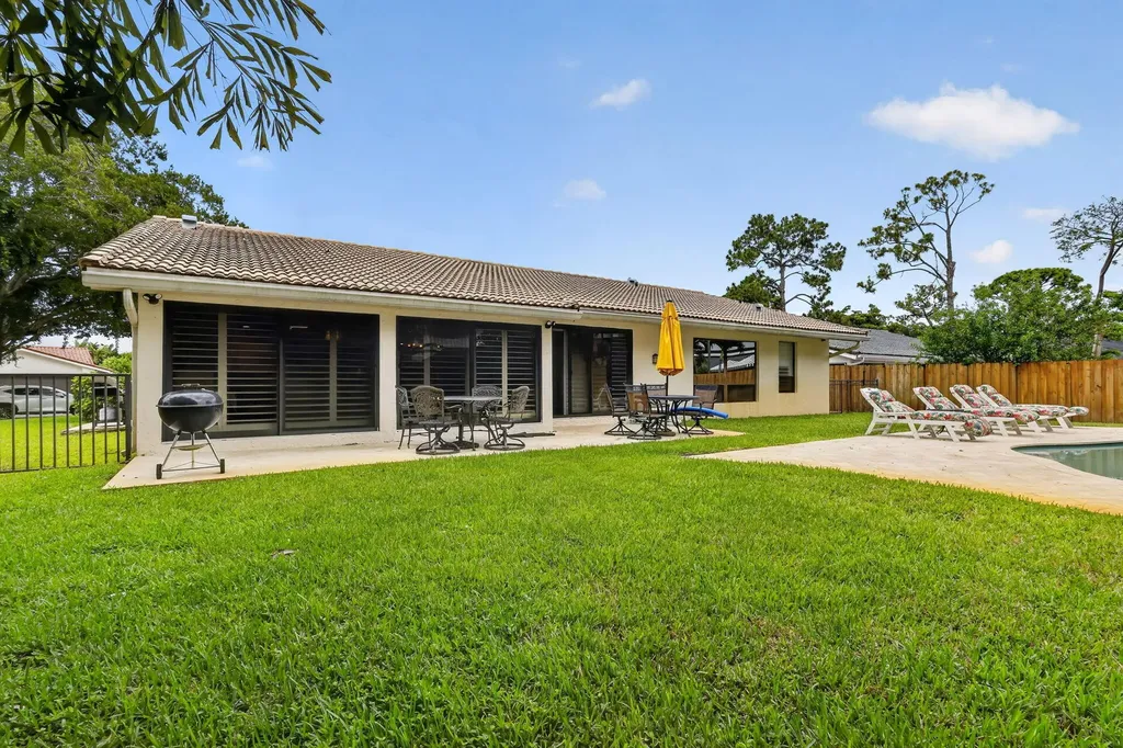 804 Foxpointe Circle Delray Beach FL 33445