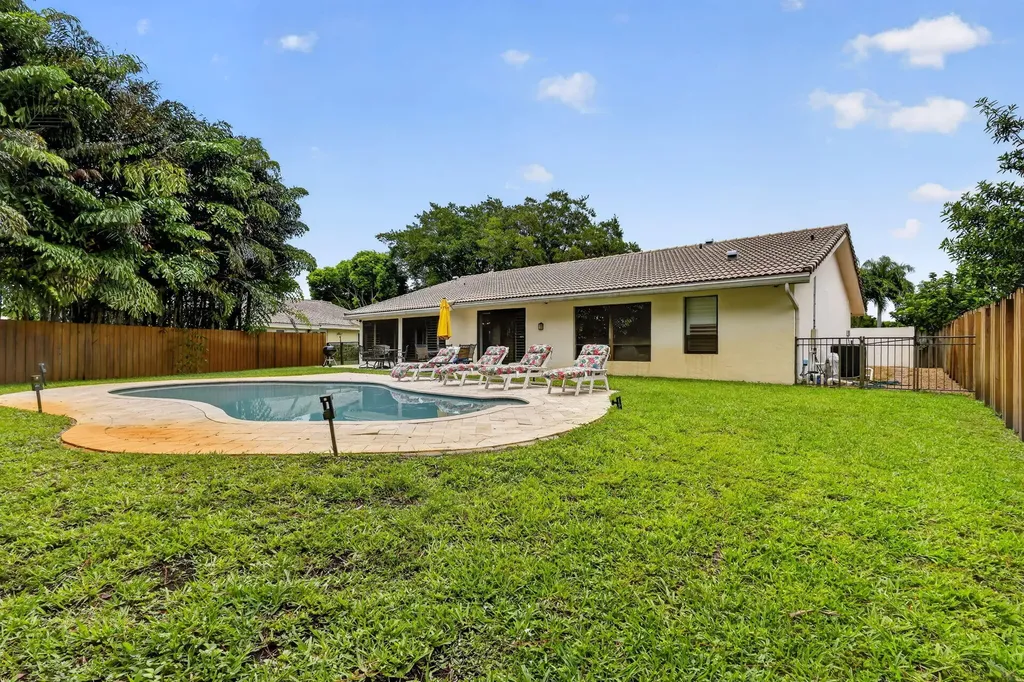 804 Foxpointe Circle Delray Beach FL 33445